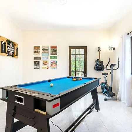 4 Bedrooms With Private Pool Enclosed Garden And Wifi At 빌라