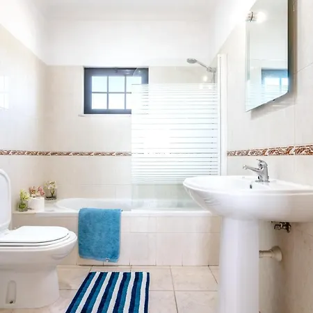 4 Bedrooms With Private Pool Enclosed Garden And Wifi At 빌라 *