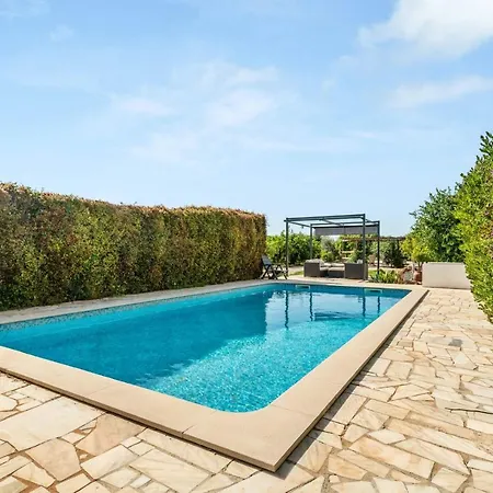 Villa 4 Bedrooms With Private Pool Enclosed Garden And Wifi At *