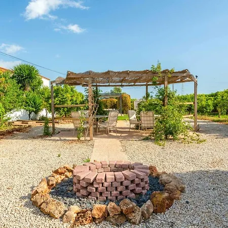 4 Bedrooms With Private Pool Enclosed Garden And Wifi At Villa