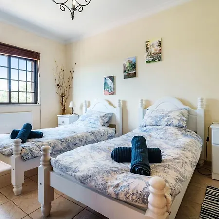 4 Bedrooms With Private Pool Enclosed Garden And Wifi At Algoz